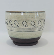 Load image into Gallery viewer, Creamy Ivory Planter - 5&quot;w x 4.25&quot;h
